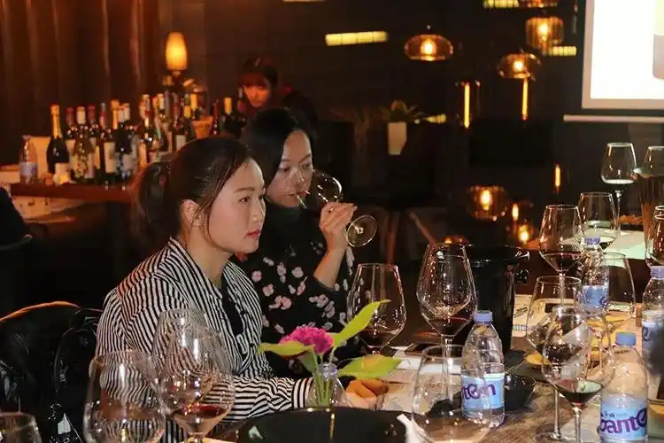 回顾冷到只有几度他们也要去喝酒原来这个南非精品酒庄放大招了