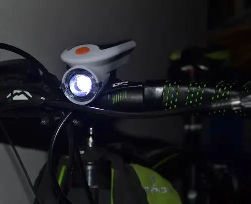 自行车前灯usb充电自行车灯//新款太阳能前灯sj-20023