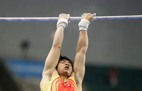 体操男子单杠决赛山东队张成龙夺金