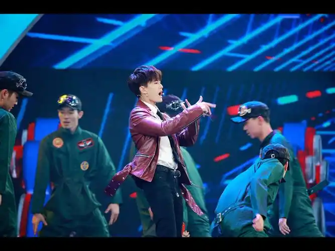 任嘉伦跳舞图片6_哔哩哔哩_bilibili