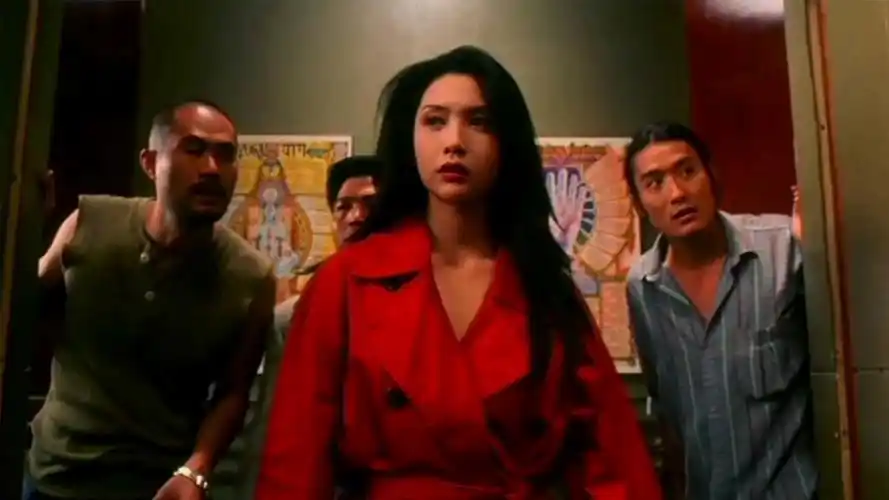 影史经典《赌神2》,导演故意让邱淑贞做大尺度动作,却没有走光