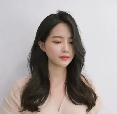 想拥有女神级偏分发型不要忘记做这两件事修饰脸型更有高级感