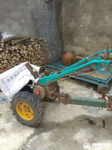 二手手扶拖拉机有人要吗家里有二台卖一辆