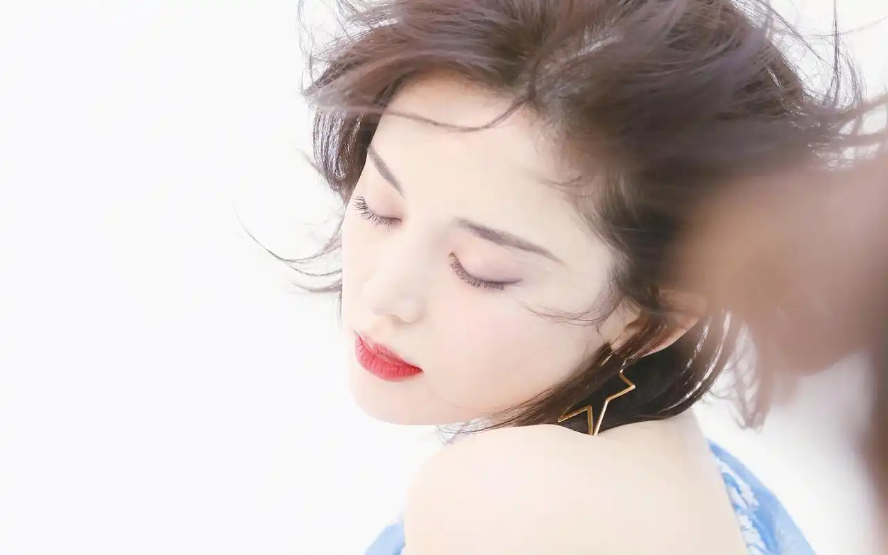 古力娜扎侧脸写真图片桌面壁纸