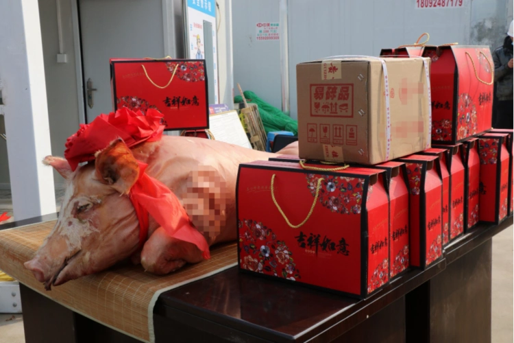 春节慰问礼品.马宁摄