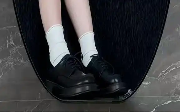 白袜 绑带小皮鞋才是穿搭神器