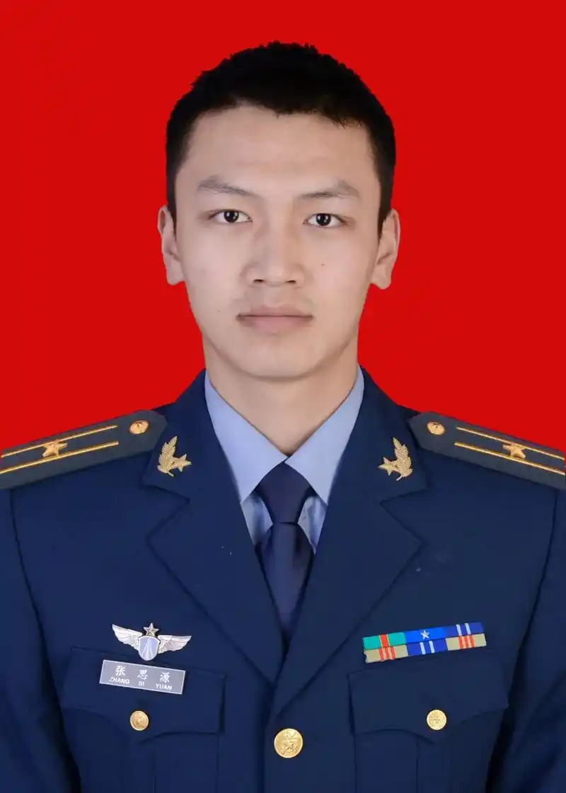 重庆渝北人,现服役于中国人民解放军95021部队,少校军衔,2020年度因