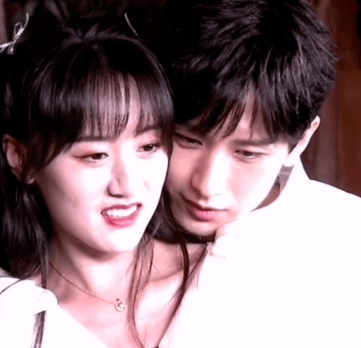 原创袁冰妍成毅合体为琉璃直播戏外接吻遭质疑你觉得合适吗