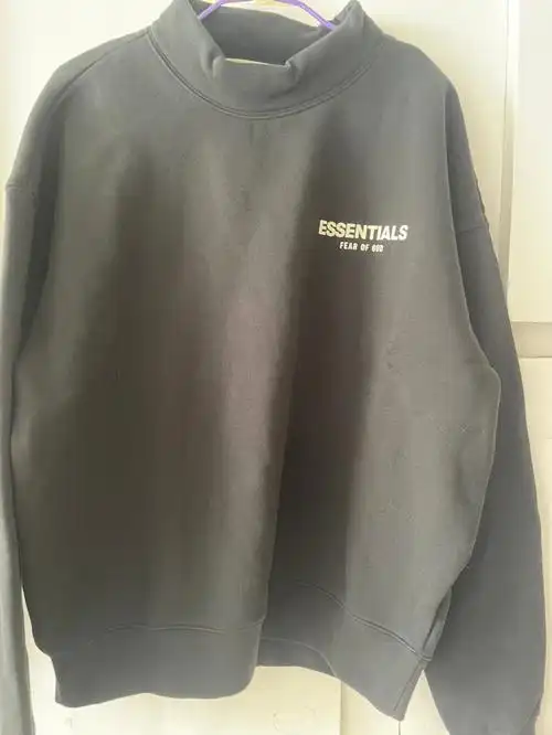 天冷了essentials长袖卫衣该穿起来了