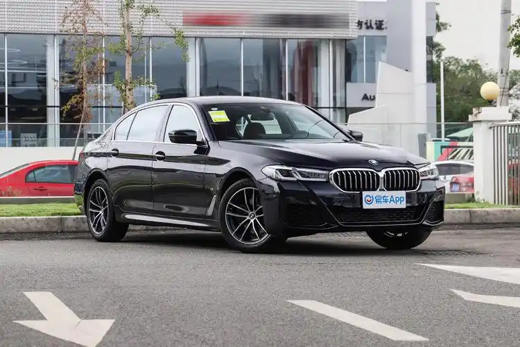 2022款 宝马5系 改款二 525li m运动套装外观