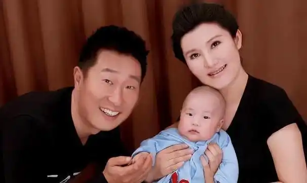 "抠门女婿"林永健:闪婚娶最美军花,婚后痛失爱子成一生遗憾