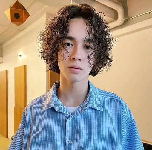 感觉,留在胶卷中,脑海中羊毛卷这个烫发发型,不论男女