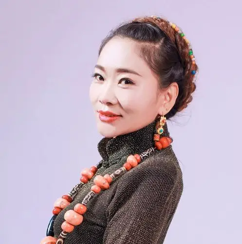 喜报 2018年藏族歌手白玛卓玛首张个人专辑里的新歌 mv 歌词 独家首发