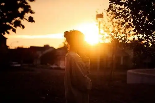 唯美意境人物图片 伤感夕阳西下