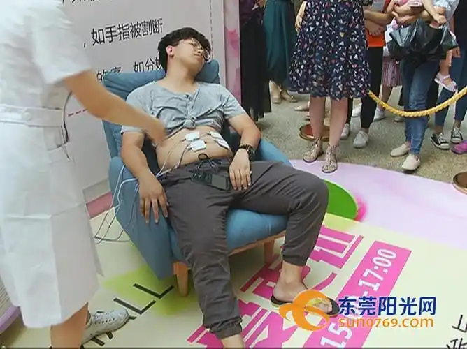 东莞这帮男人体验生孩子老婆在旁边大喊再痛点