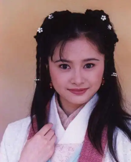 何美钿~~~~~~~~~~很适合演古装美女,97版《天龙八部》,她饰演钟灵