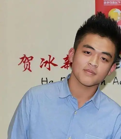 演员王志飞一生愧对聋哑父母骂前妻儿子没出息竟是激将法