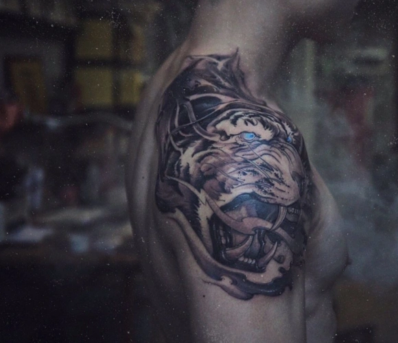 男生肩部纹身图赏析肩胛上的白虎3
