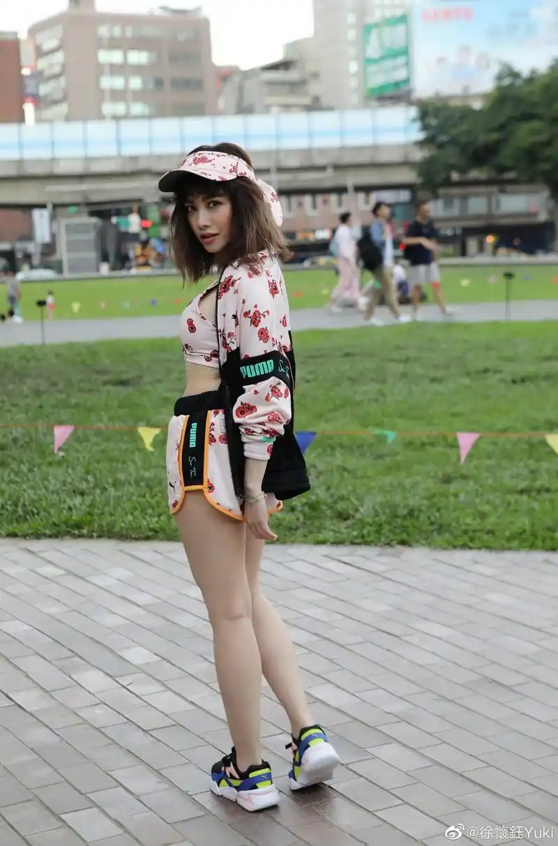 41岁徐怀钰被嘲身材走样 穿运动装晒腰露腿反击