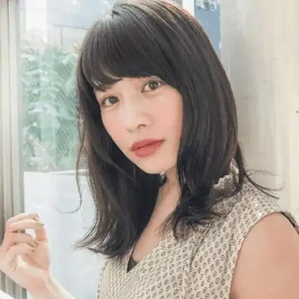 2,齐肩碎发修剪教程?