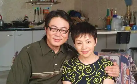 而宋丹丹的前夫则是英达,是一位非常知名的男演员,曾出演过《我