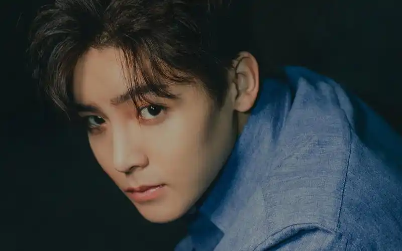 侯明昊温暖帅气壁纸_大陆男明星侯明昊