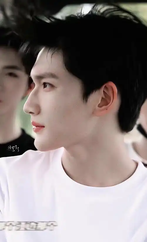 帅哥,你哪位 这个侧脸绝绝子