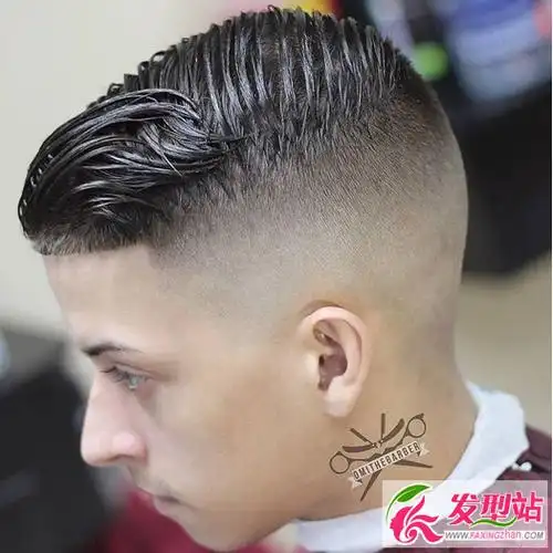 小男孩莫西干雕刻设计 儿童两边剃掉刀疤痕短发图片大全_发型站_最新