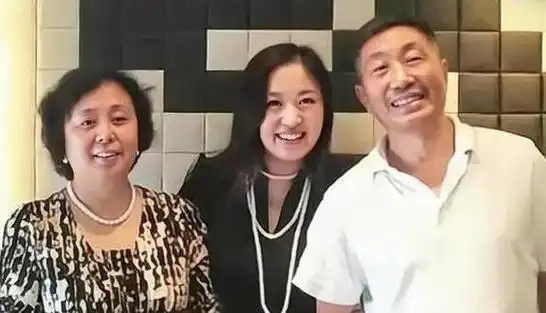 老戏骨杜源和妻子从青梅竹马到白头偕老如今女儿成了他的骄傲