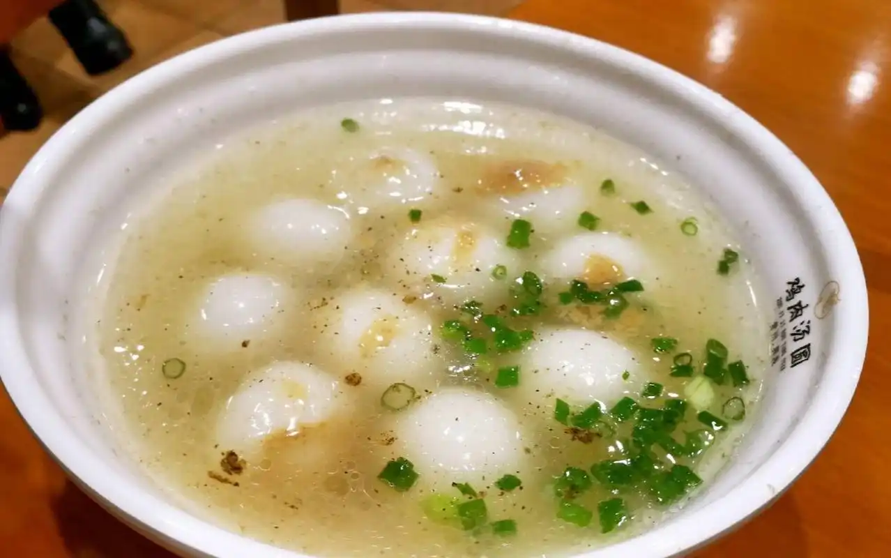 贵州兴义名小吃鸡肉汤圆,原来是这样的