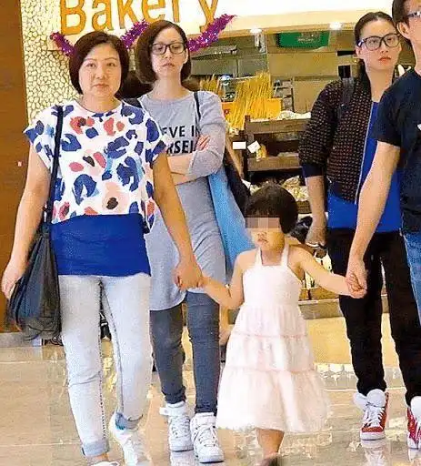 霍汶希亲证他还活着曝光和小孩生父微妙关系11岁女儿颜值高