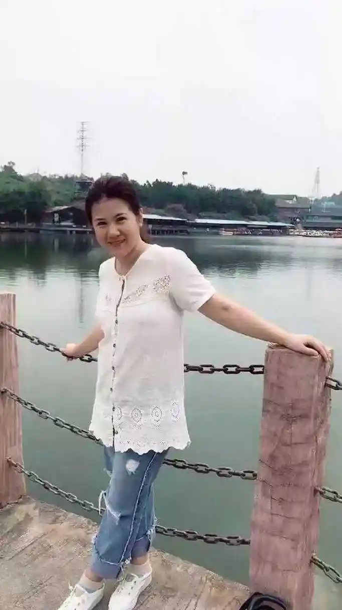 我叫厉娜红,今年56岁.我和丈夫开了二十多年的理发店,存了一点钱.