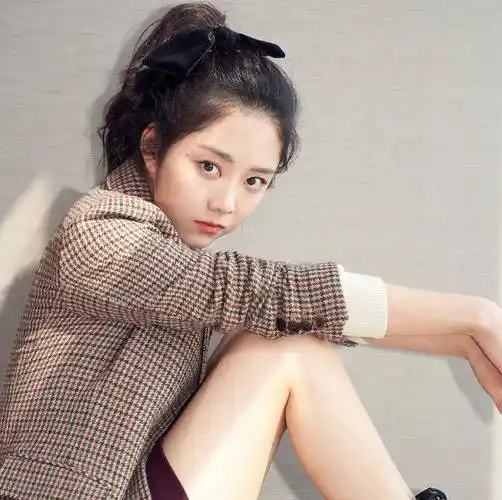 谭松韵线下生图来袭,拍戏太忙没空瘦脸?路人镜头下脸圆得很真实