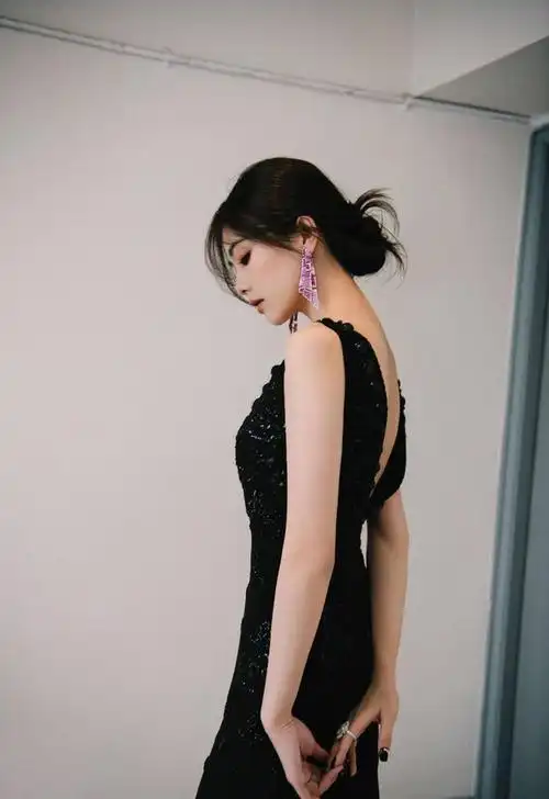 240113 复古光影下,白鹿在微博之夜绽放迷人魅力|星光|白鹿(演员)