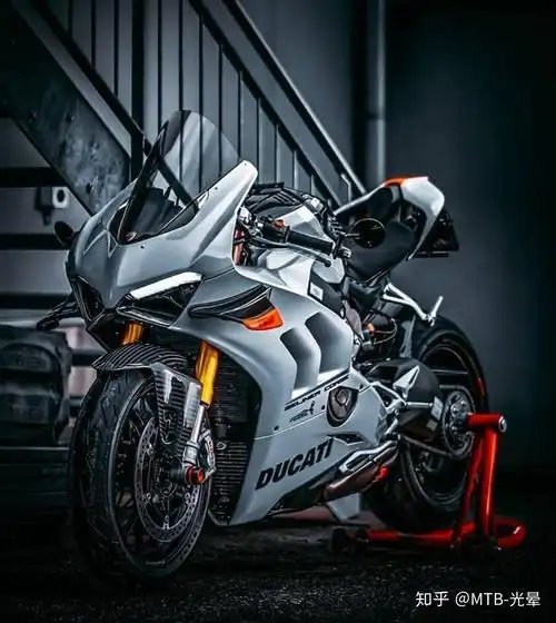 感觉在北京骑摩托车的人很土啊眼光山炮为什么他们会觉得骑摩托帅呢