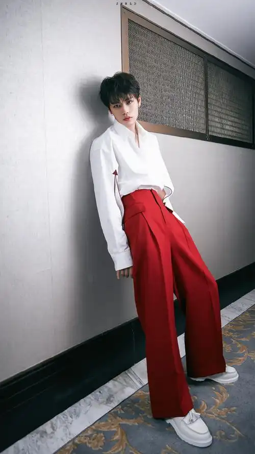 这种身材就是妥妥的衣架子,穿啥都好看!@林彦俊