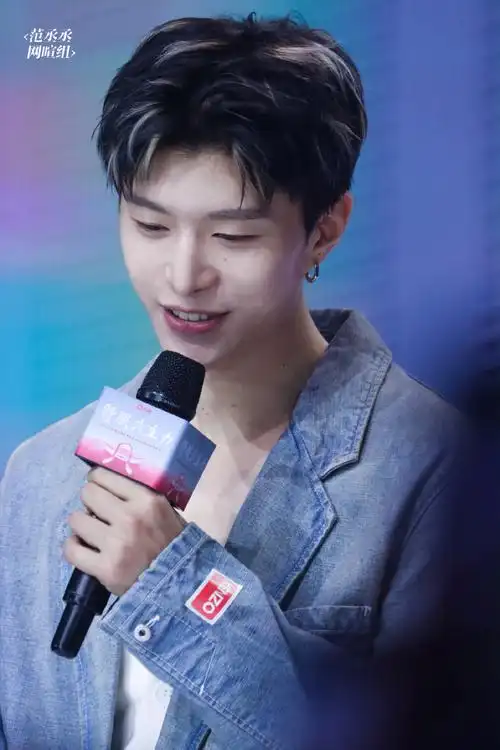 26芬腾品牌升级会 今天见到可爱又帅气的代言人啦@范丞丞adam0616