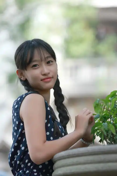 【转载】清纯漂亮的邻家女孩(美女素材)