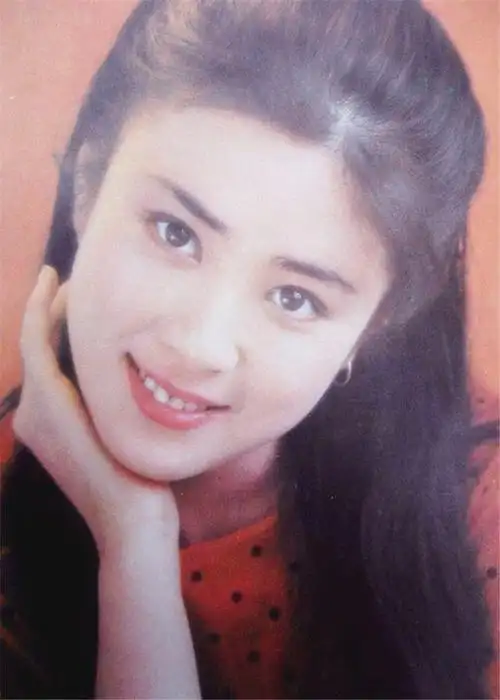 傅艺伟曾是最美苏妲己却因吸毒毁了自己也毁了儿子的前途