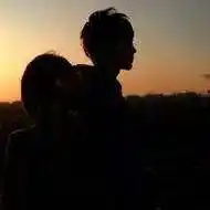 qq头像一男一女背影