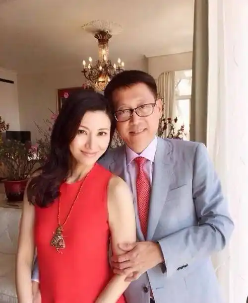 李嘉欣与刘銮雄相恋10年后转身嫁给许晋亨今50岁获幸福