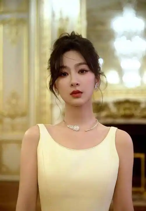 杨紫补齐时尚短板!