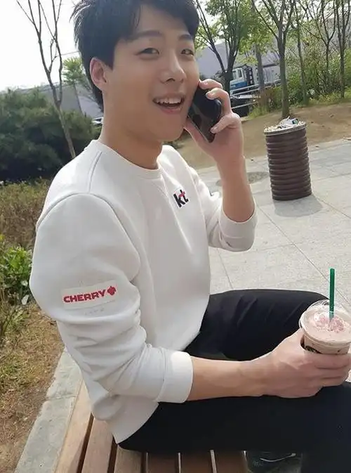 来点可以以假乱真的男友图