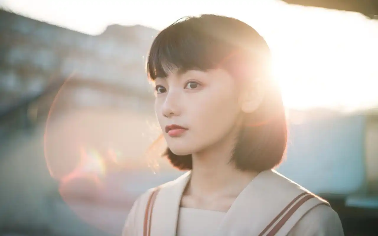 清纯短发学生妹小清新写真高清壁纸