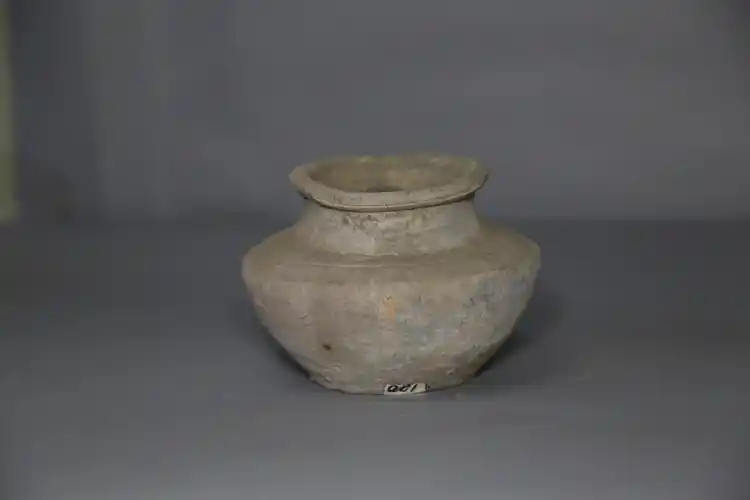 东汉灰陶罐
