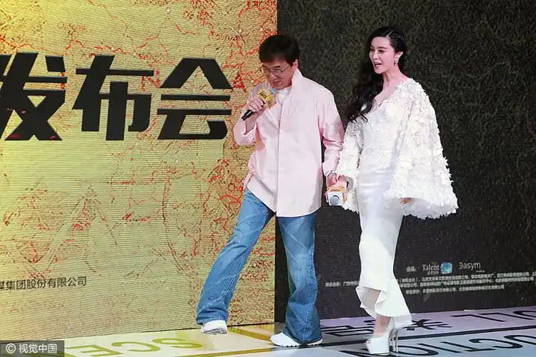 成龙教范冰冰"防狼术"