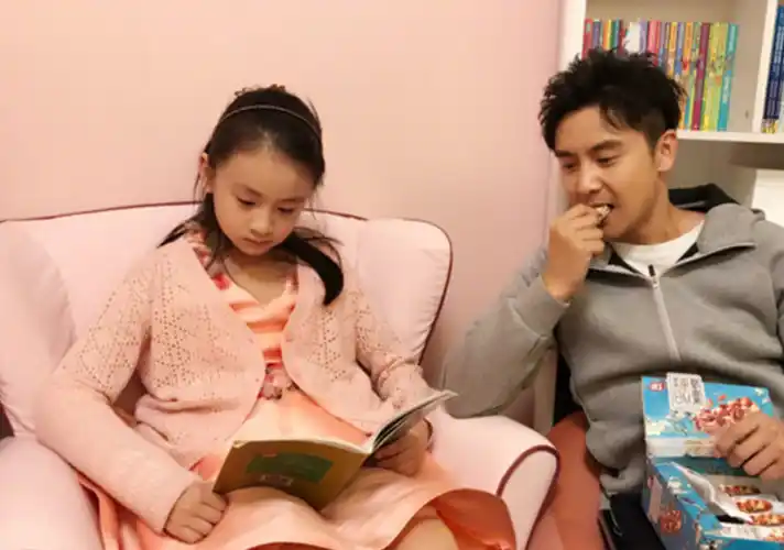 田亮套路女儿不成,反被森碟套路,网友看完笑喷:这智商碾压她爸