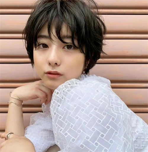 日系风精灵短发 俏皮减龄又可爱_女生短发 - 美发站