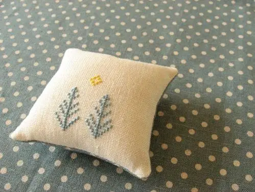 手工刺绣麻布插针包