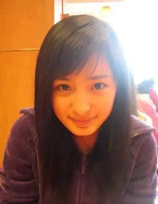 当时杨幂还有点婴儿胖杨幂享有的帅气一面高中时杨幂拍的平面照高中